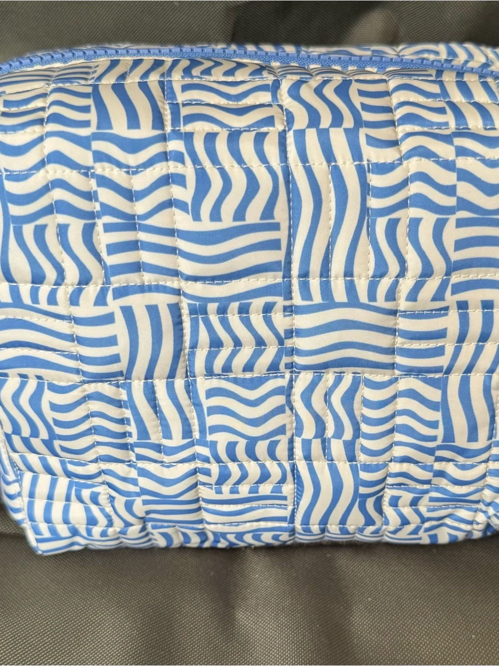 Sonia Kashuk Medium Loaf Makeup Bag - Blue Patterned Quilted New with Tag. Bin#9